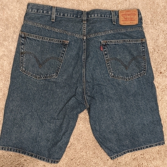 LEVI 505 Size 40 Medium Wash Jean Shorts 10" Inseam - Picture 4 of 4
